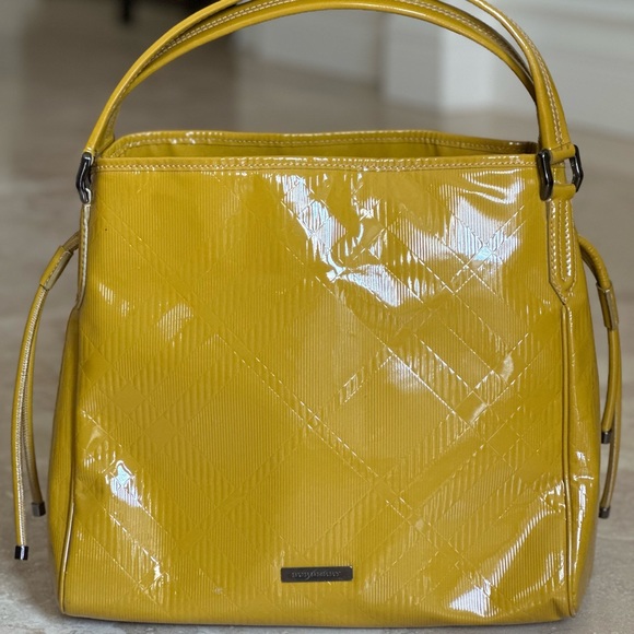 Burberry Patent Leather embossed Bilmore tote in Mustard Yellow - Picture 5 of 15